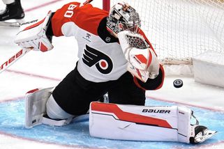 NHL | Vladař s Flyers v Carolině narazili - Sport.cz